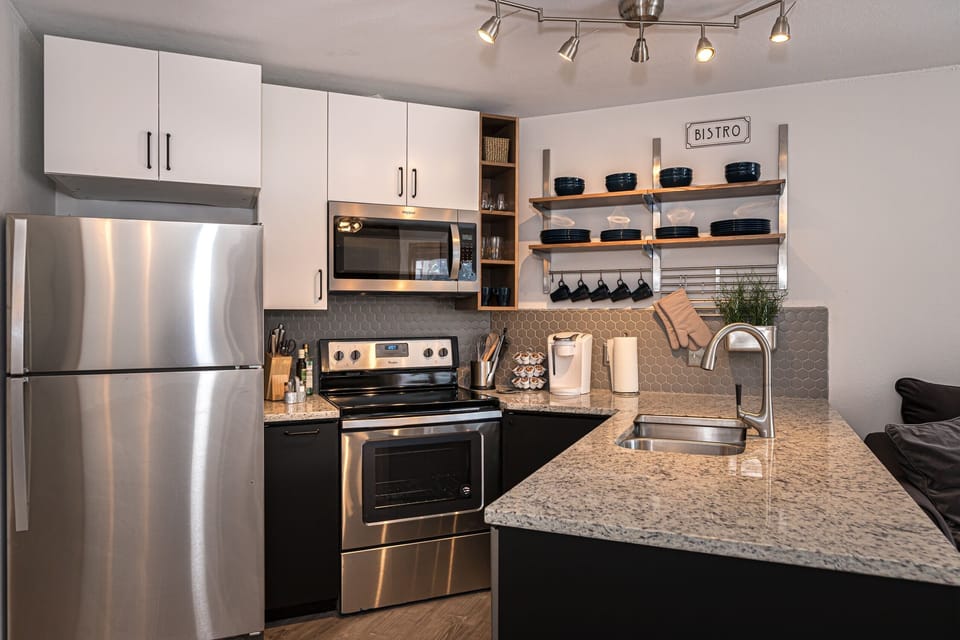 Studio | Private kitchen | Fridge, oven, coffee/tea maker, electric kettle