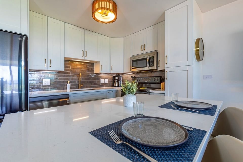 Condo, 1 Bedroom | Private kitchen | Fridge, oven, coffee/tea maker, toaster