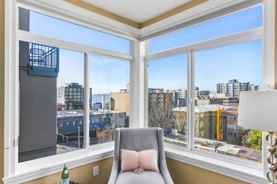 Classic Apartment | City view