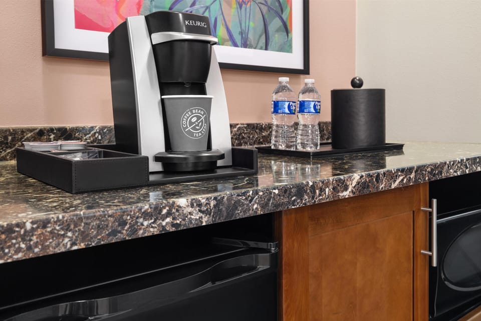 Suite, 1 Bedroom, Accessible (Hearing) | In-room safe, cribs (surcharge), rollaway beds (surcharge), WiFi (free)
