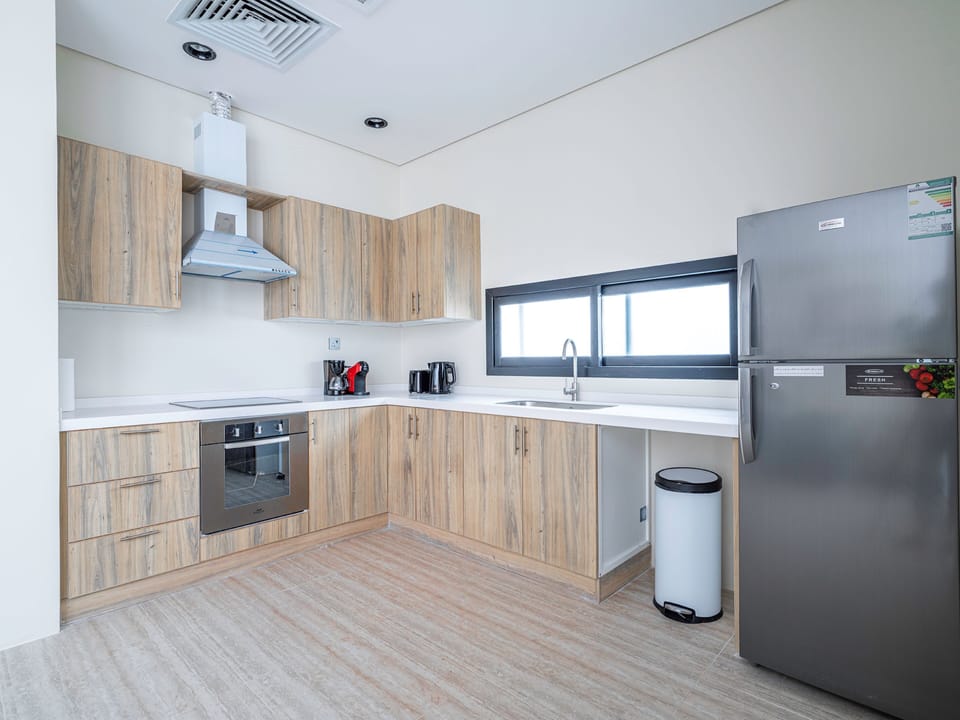 Apartment, 3 Bedrooms | Private kitchen | Fridge, microwave, oven, stovetop