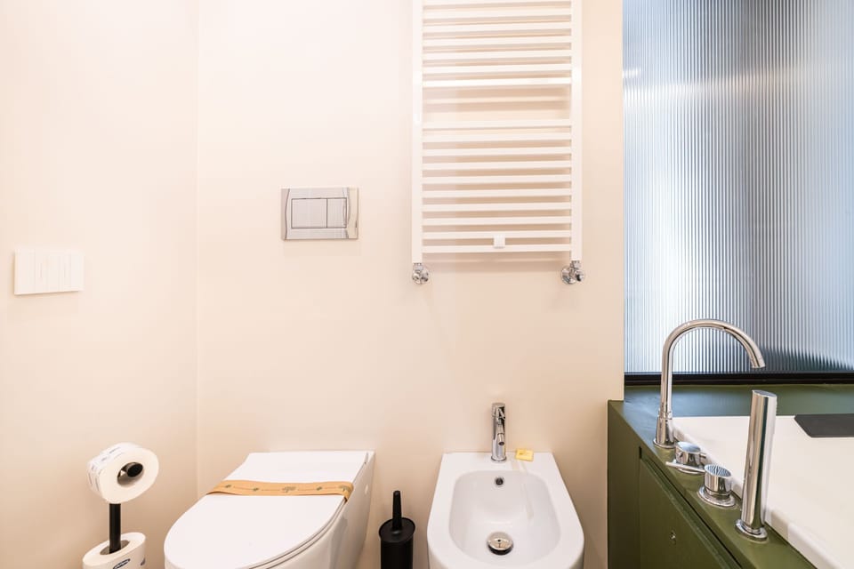 Luxury Double Room | In-room safe, desk, soundproofing, WiFi (free)