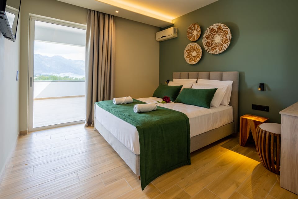 Suite Alexandros with Sea View | Hypo-allergenic bedding, in-room safe, desk, laptop workspace