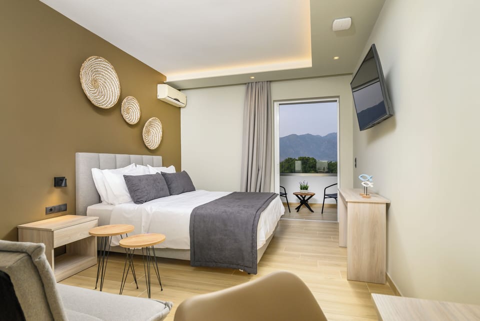 Deluxe Double Room with Sea View | Beach/ocean view