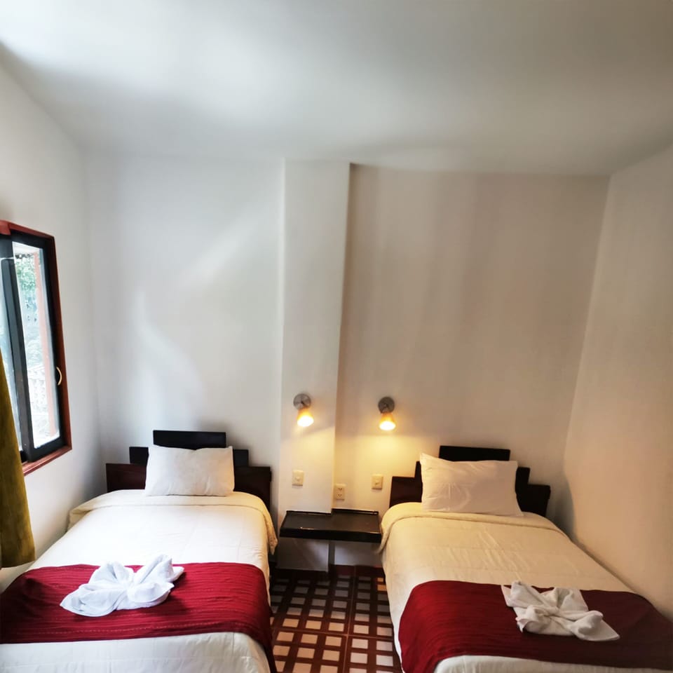 Standard Twin Room | Down comforters, WiFi (free), bed sheets