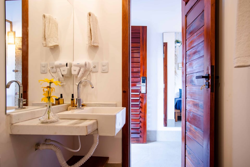 Triple Balcony Pool | Bathroom | Shower, free toiletries, hair dryer, towels