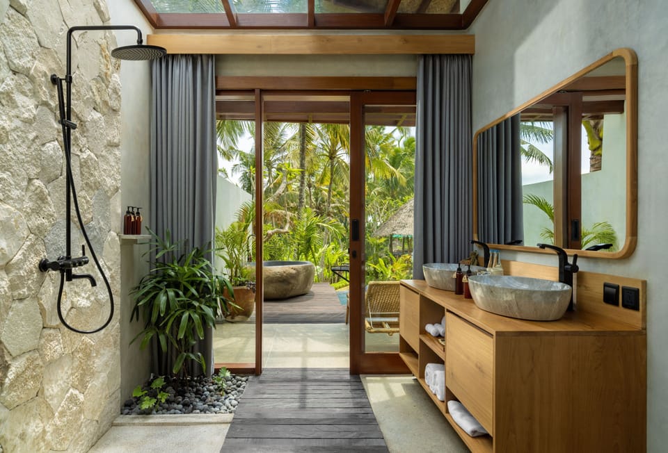 Separate tub and shower, free toiletries, hair dryer, bathrobes
