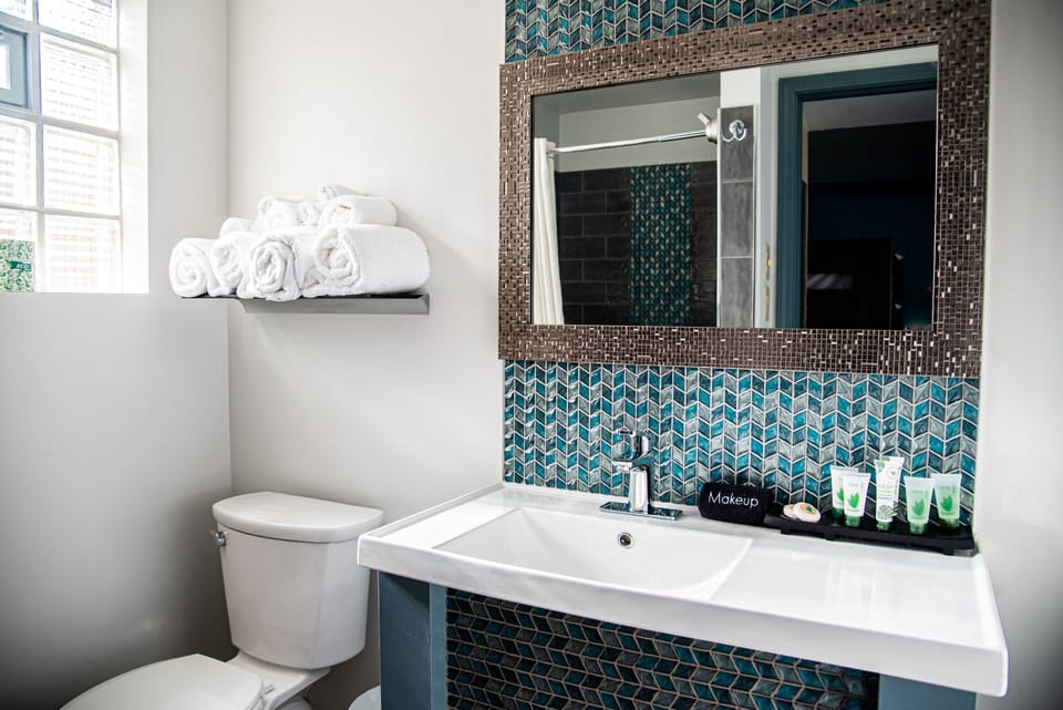 Family Double Room, Multiple Beds | Bathroom | Free toiletries, towels