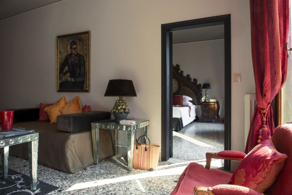 Suite, Garden View | Living area | Flat-screen TV