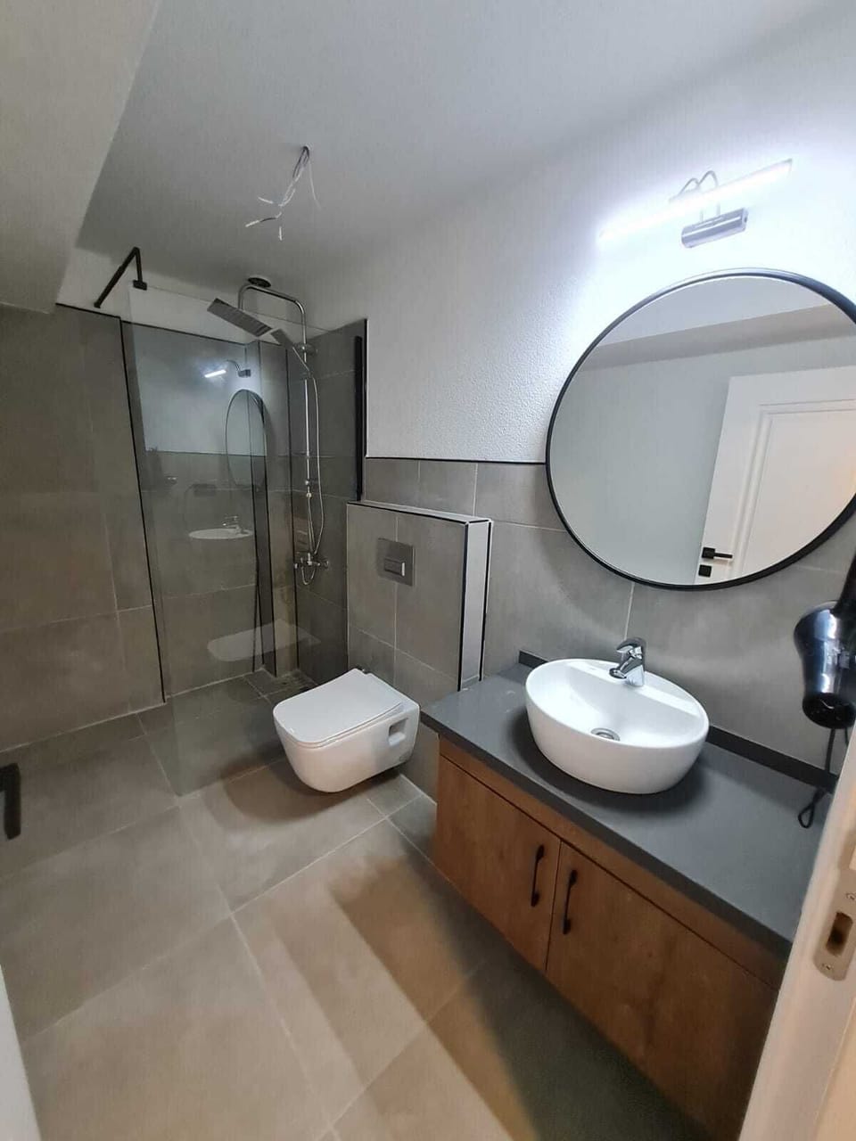 Family Triple Room, City View | Bathroom
