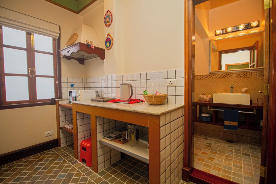 Family Suite | Private kitchen | Coffee/tea maker, fridge, dishwasher, electric kettle
