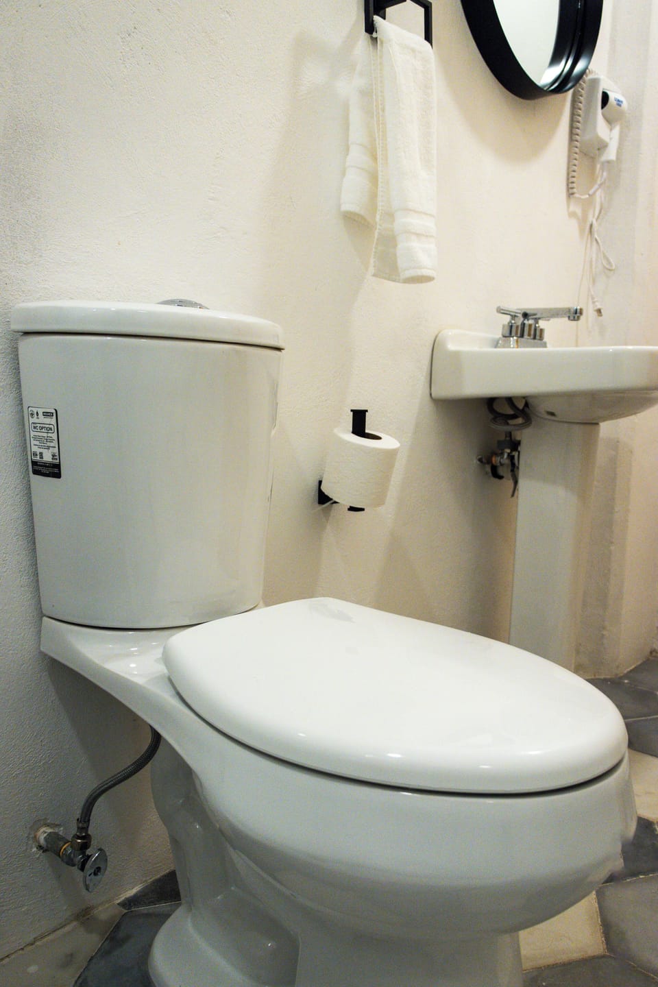 Basic Double Room | Bathroom | Shower, free toiletries, towels, toilet paper