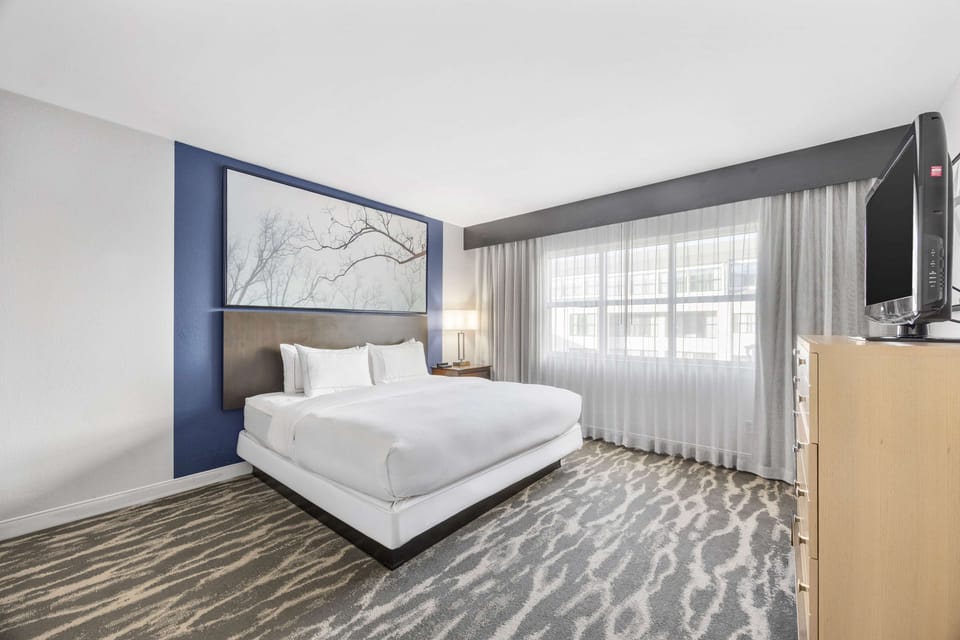 1 bedroom, premium bedding, down comforters, in-room safe