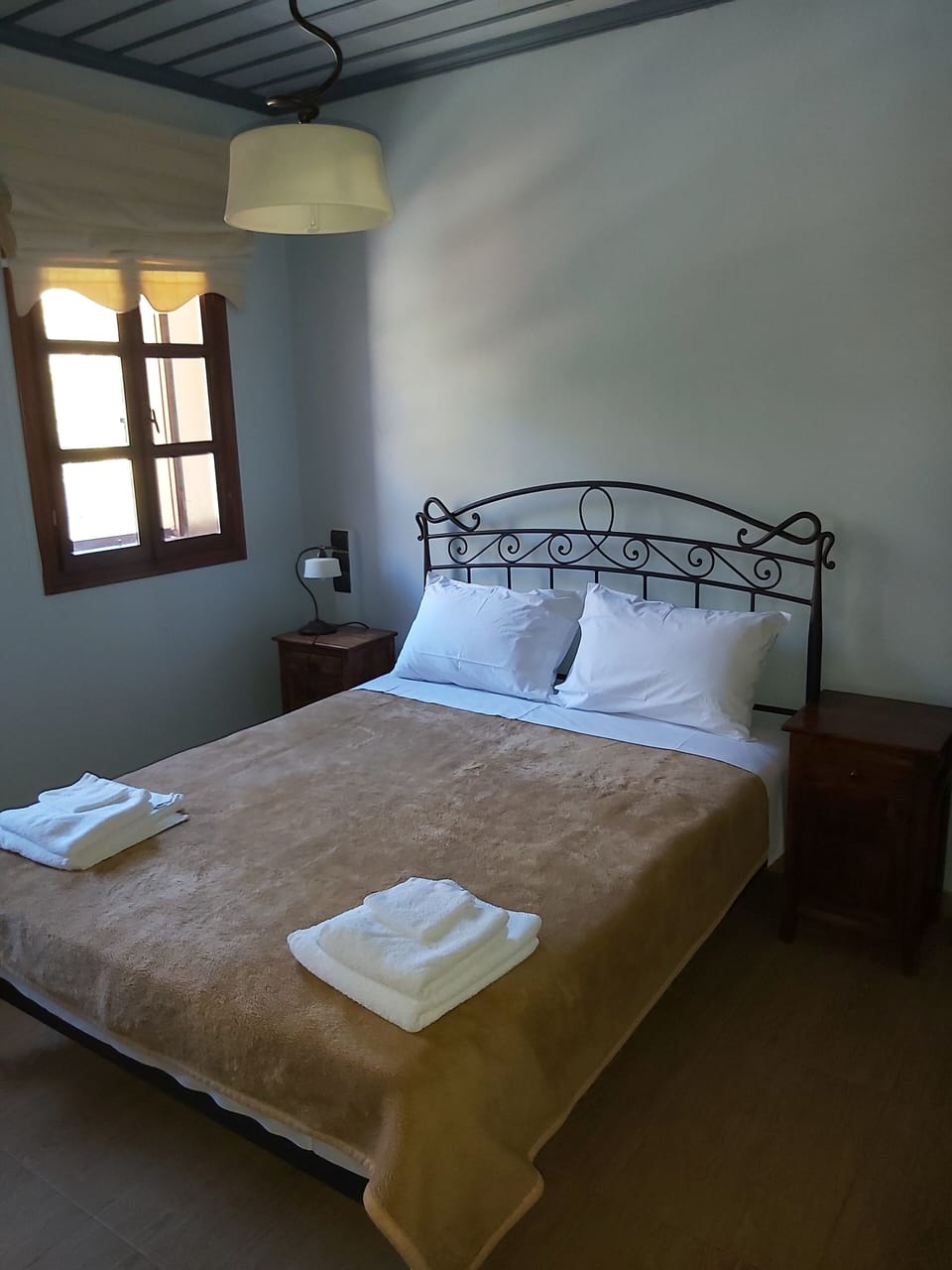 Classic Double Room | Desk