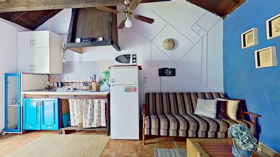 Full-size fridge, microwave, stovetop, espresso maker