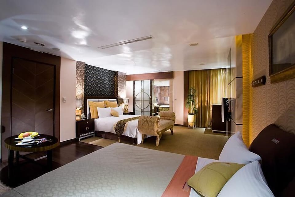 Comfort Quadruple Room (No garage) | Soundproofing, free WiFi, bed sheets