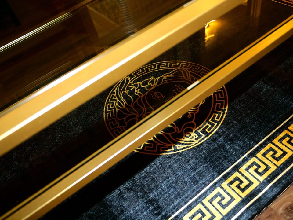 Sexy Luxurious Versace Apartment Near Sheffield Apartment in Rotherham