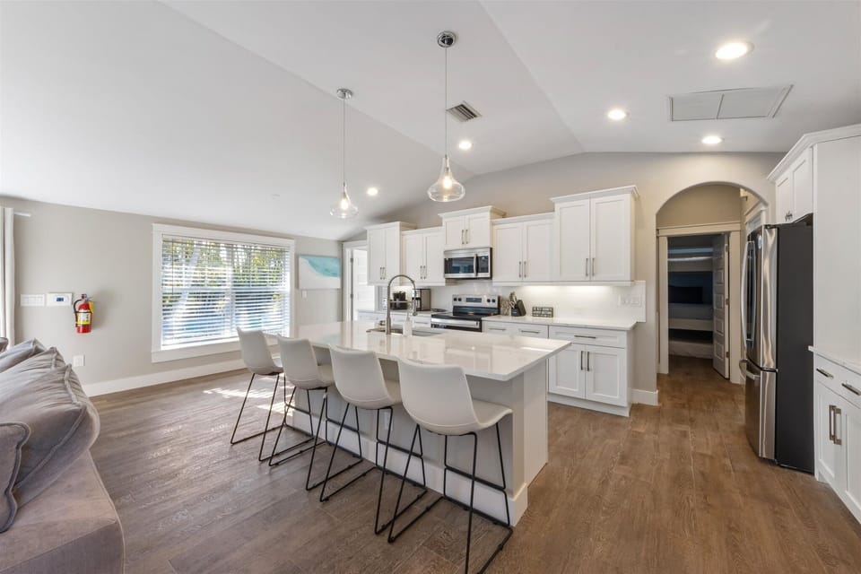 House, 4 Bedrooms | Private kitchen | Fridge, oven, coffee/tea maker, toaster