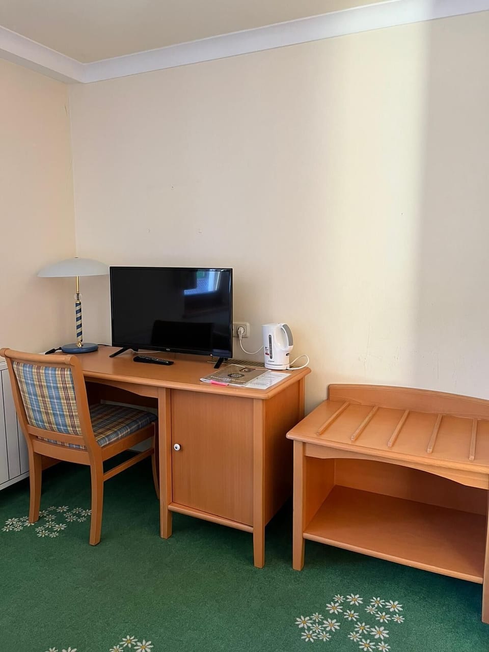 Hypo-allergenic bedding, in-room safe, desk, laptop workspace