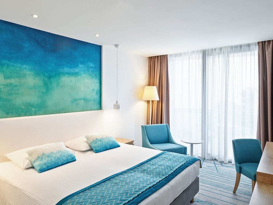 Deluxe Double or Twin Room, Balcony, Sea View | Minibar, in-room safe, desk, soundproofing