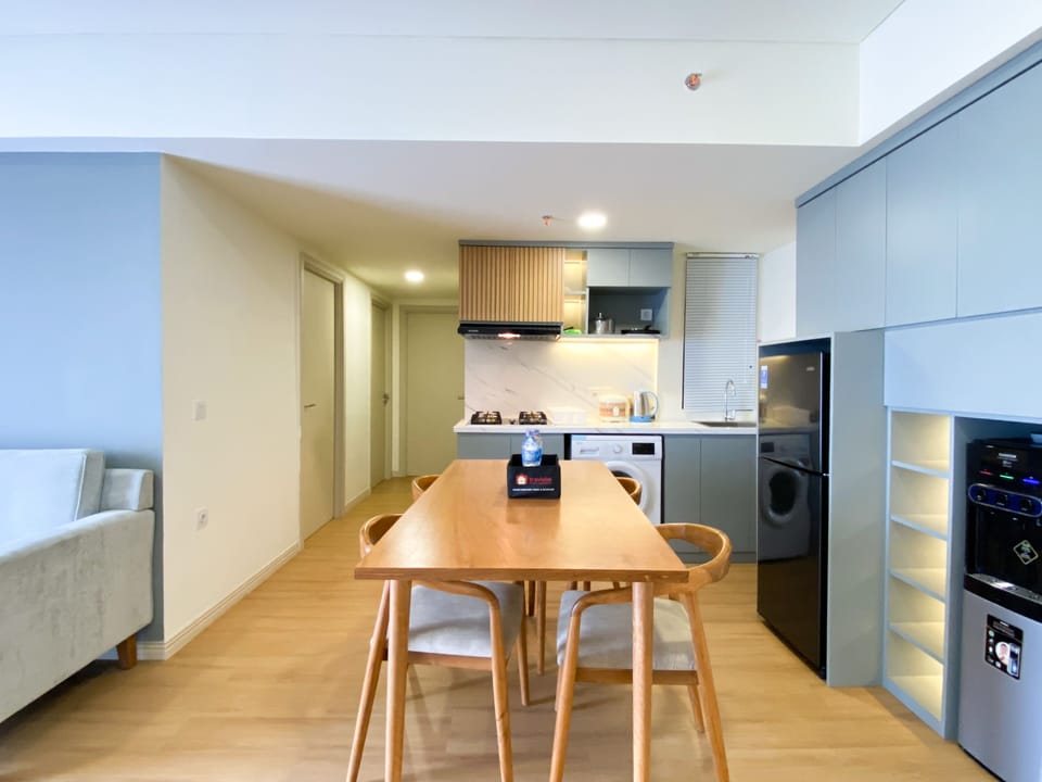 Apartment | Private kitchen | Full-size fridge, stovetop, rice cooker, cookware/dishes/utensils