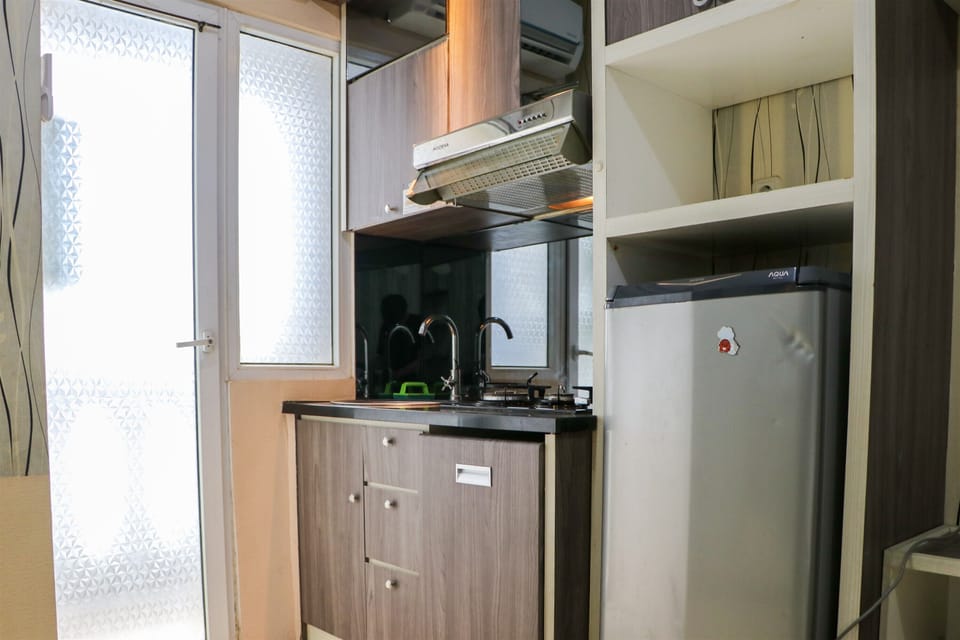 Apartment | Private kitchen | Full-size fridge, stovetop, rice cooker, cookware/dishes/utensils