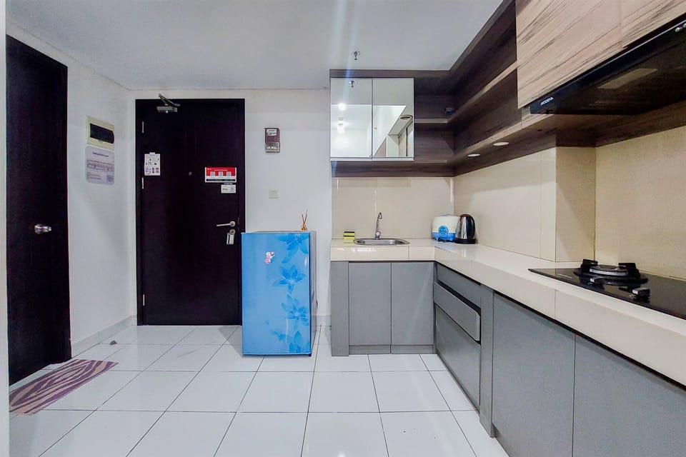 Apartment | Private kitchen | Full-size fridge, stovetop