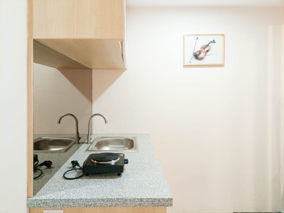 Apartment | Private kitchen | Full-size fridge, stovetop, rice cooker, cookware/dishes/utensils