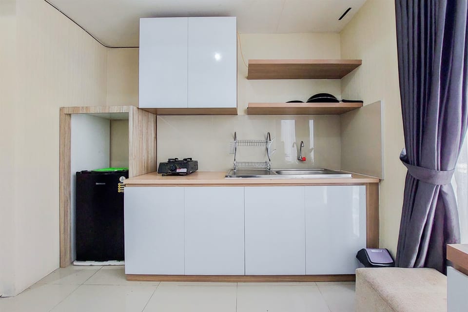Apartment | Private kitchen | Full-size fridge, stovetop, rice cooker, cookware/dishes/utensils