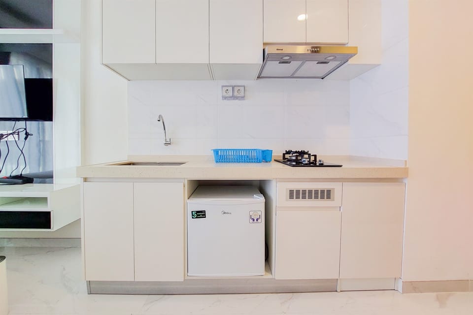 Apartment | Private kitchen | Full-size fridge, stovetop