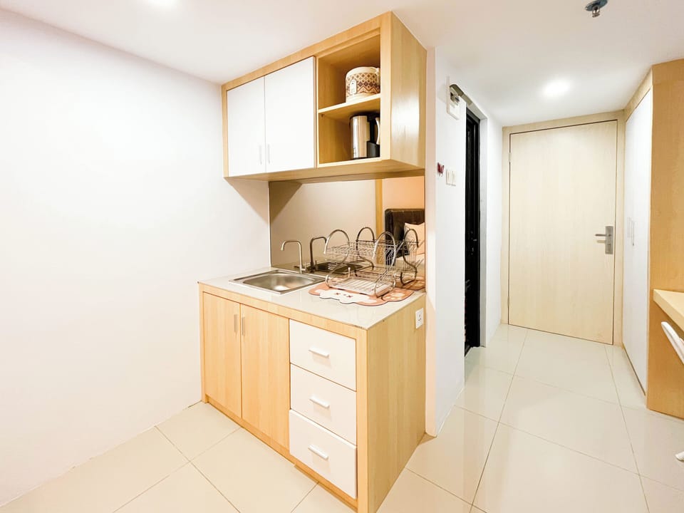 Apartment | Private kitchen | Full-size fridge, stovetop, rice cooker, cookware/dishes/utensils