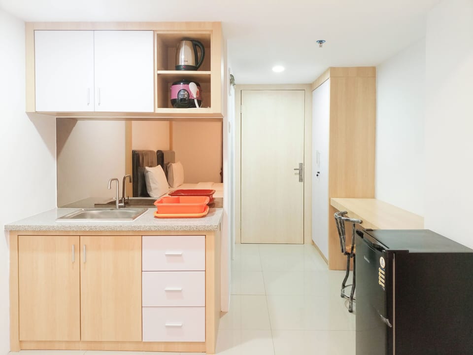 Apartment | Private kitchen | Full-size fridge, stovetop, rice cooker, cookware/dishes/utensils