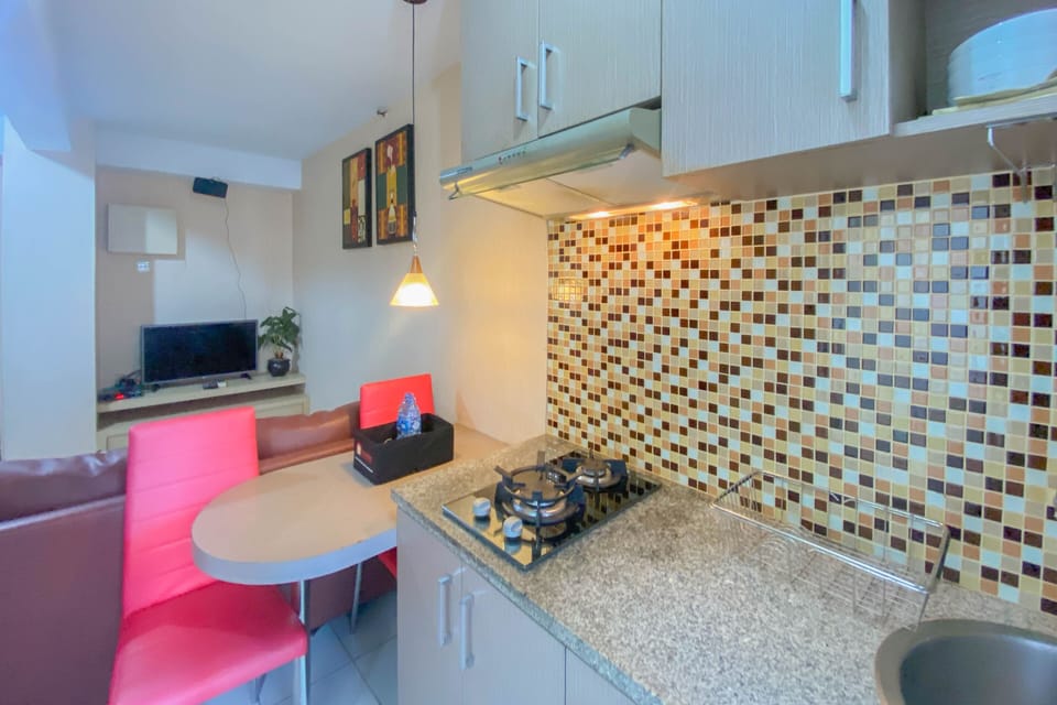 Apartment | Private kitchen | Full-size fridge, stovetop, rice cooker, cookware/dishes/utensils