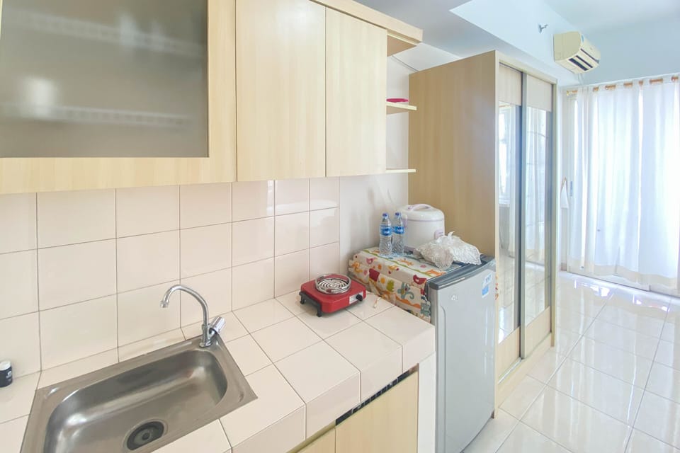 Apartment | Private kitchen | Full-size fridge, stovetop, rice cooker, cookware/dishes/utensils