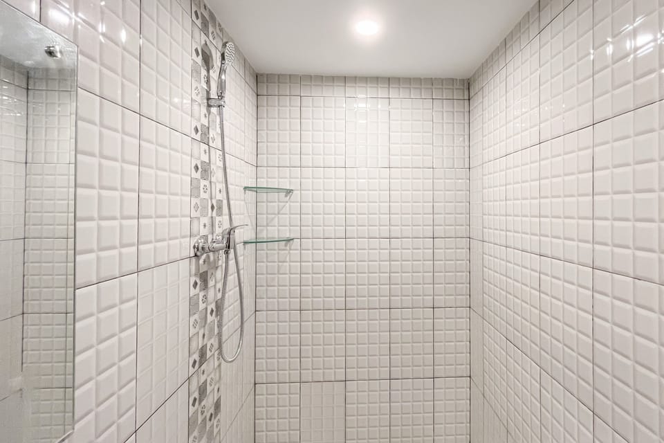 Apartment | Bathroom | Shower, towels