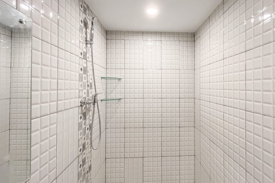 Apartment | Bathroom | Shower, towels