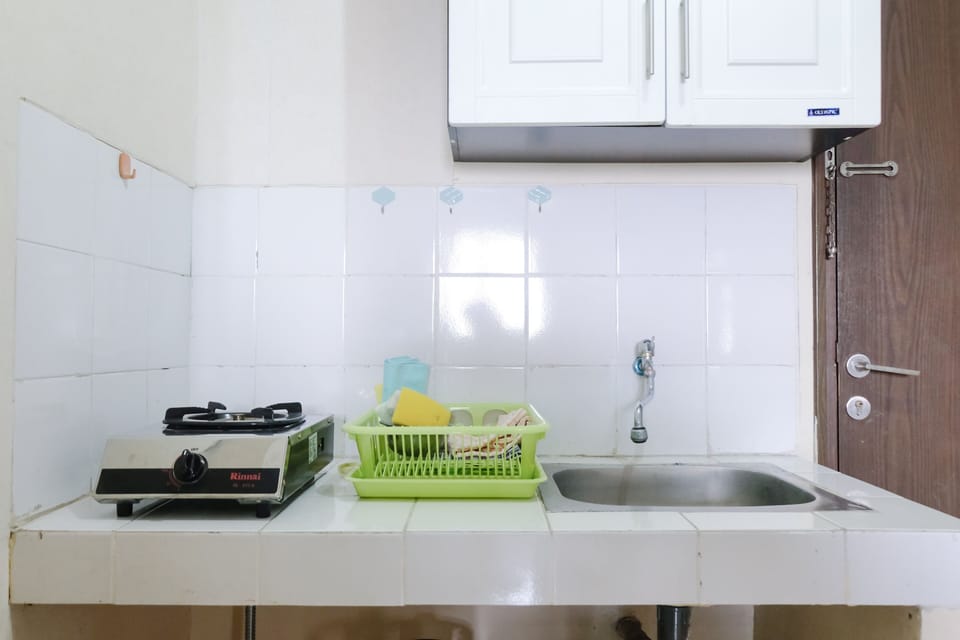 Apartment | Private kitchen | Full-size fridge, stovetop, rice cooker, cookware/dishes/utensils