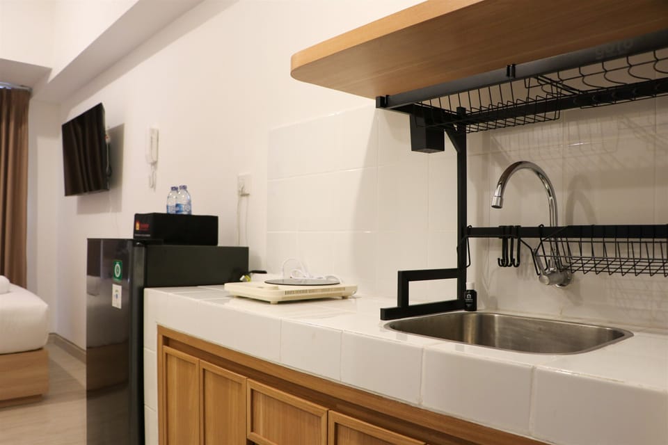 Apartment | Private kitchen | Full-size fridge, stovetop, cookware/dishes/utensils