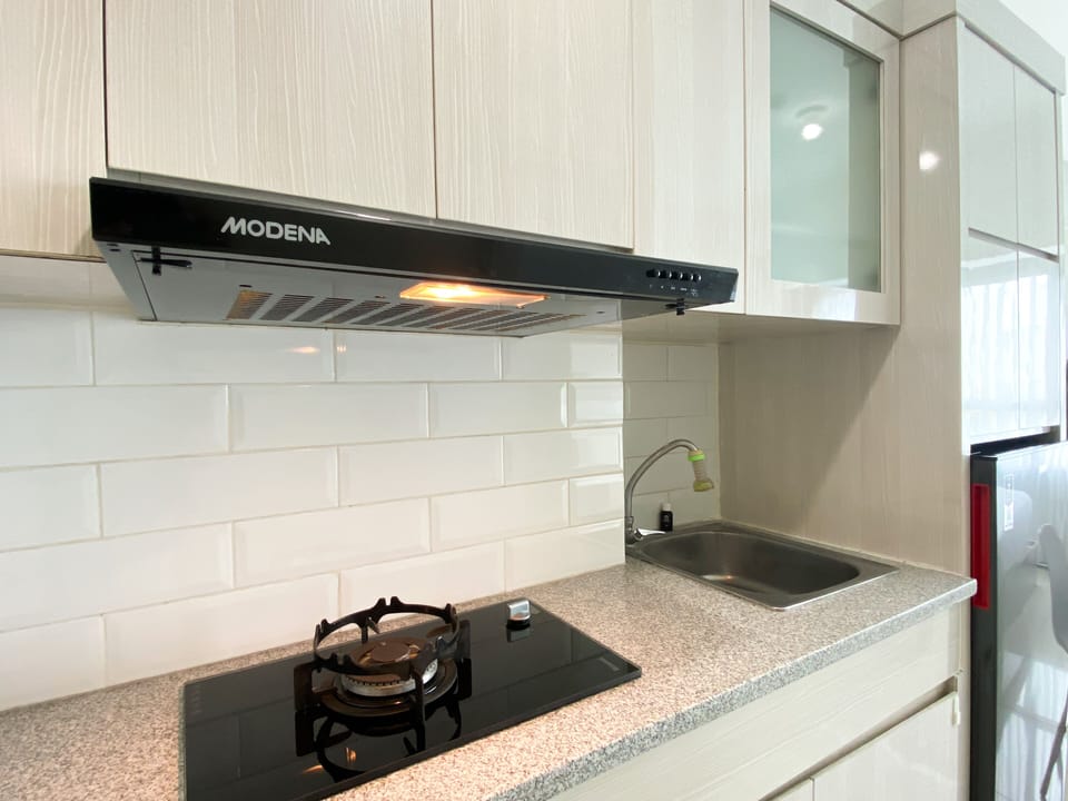 Apartment | Private kitchen | Full-size fridge, stovetop, rice cooker, cookware/dishes/utensils
