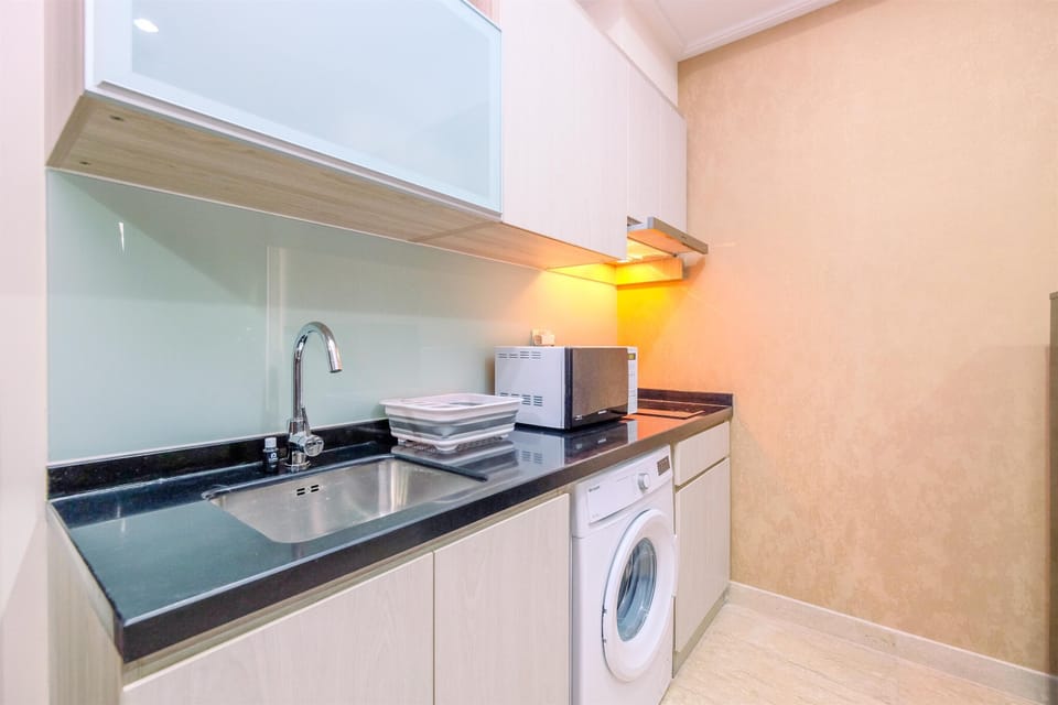 Apartment | Private kitchen | Full-size fridge, stovetop, rice cooker, cookware/dishes/utensils