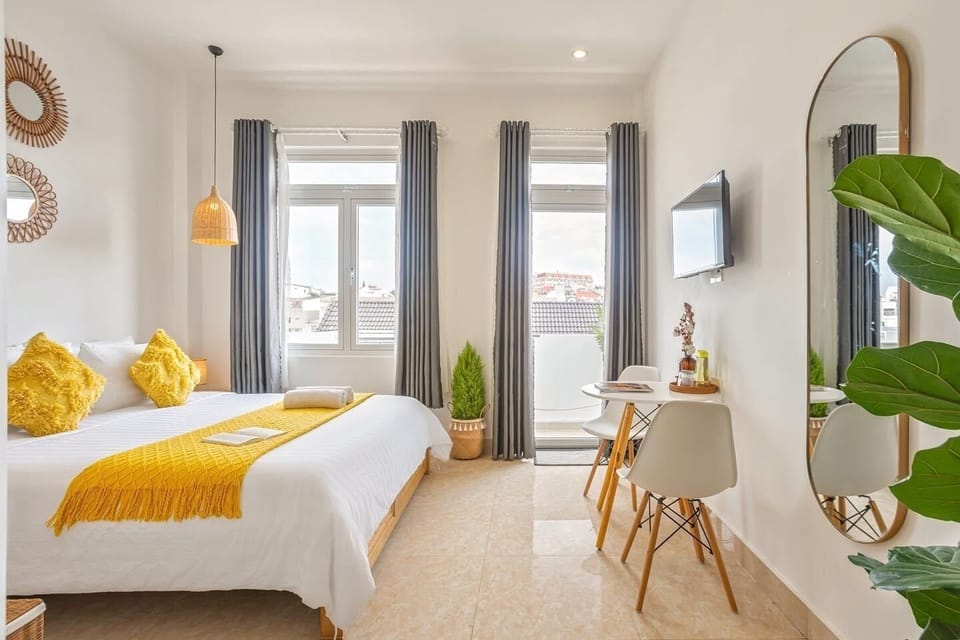 Minibar, desk, free WiFi, bed sheets