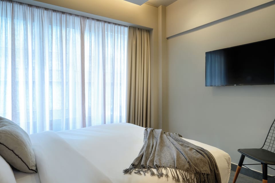 Double Room | In-room safe, soundproofing, WiFi (free), bed sheets