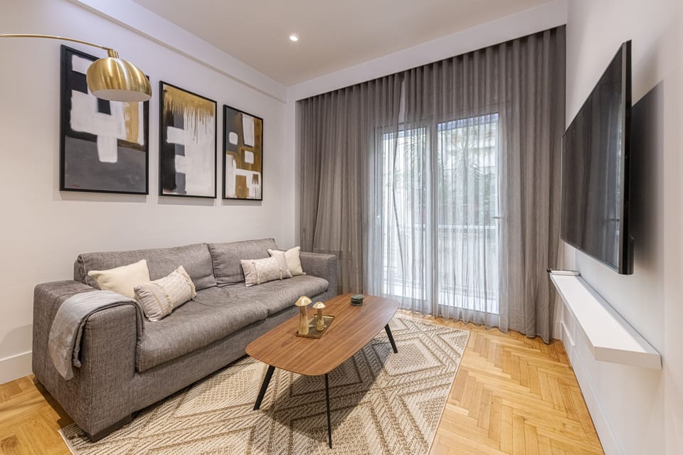Executive Apartment | Living area | 42-inch Smart TV with digital channels, TV