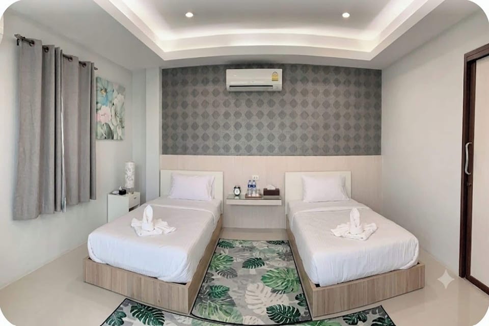 Standard Twin Room | Desk, WiFi (free), bed sheets