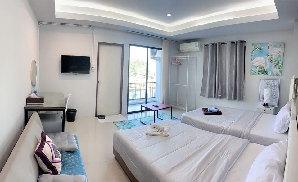 Studio, 2 Twin Beds, Balcony | Free WiFi, bed sheets