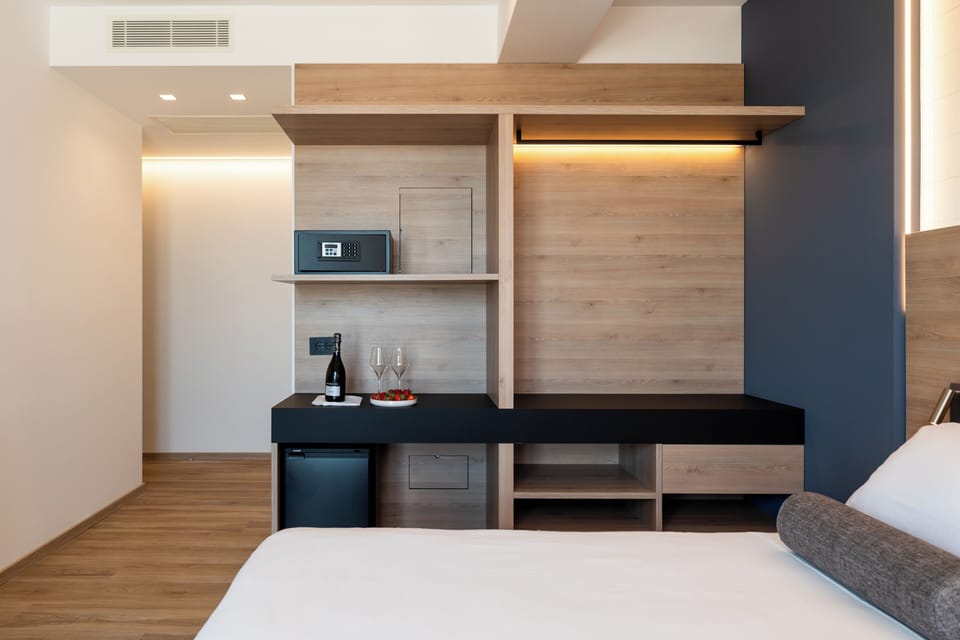 Executive Room, Balcony, Sea View | Down comforters, minibar, in-room safe, desk