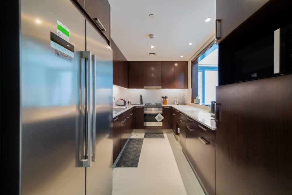 Luxury Apartment, 2 Bedrooms, Non Smoking, City View | Private kitchen | Full-size fridge, microwave, oven, stovetop