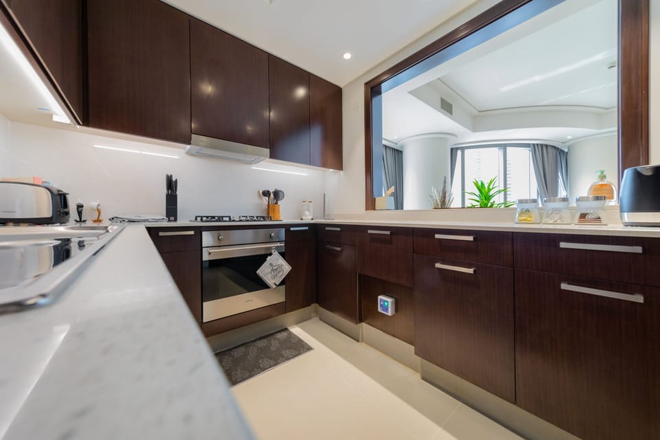 Luxury Apartment, 2 Bedrooms, Non Smoking, City View | Private kitchen | Full-size fridge, microwave, oven, stovetop