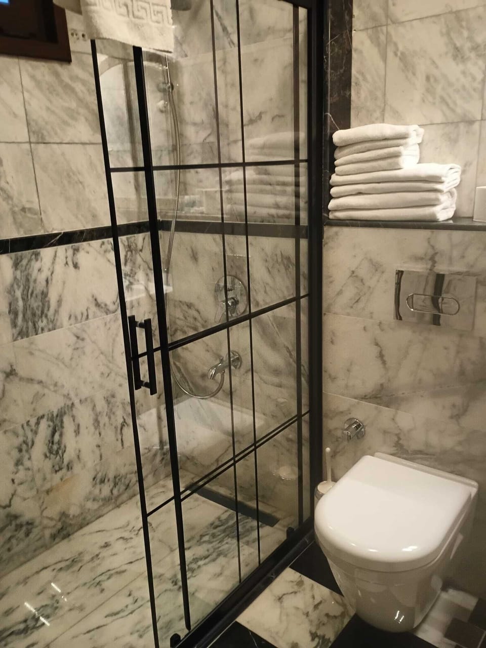 Economy Double Room | Bathroom | Combined shower/tub, free toiletries, hair dryer, slippers