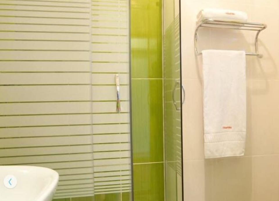 Double Room | Minibar, soundproofing, iron/ironing board, travel crib